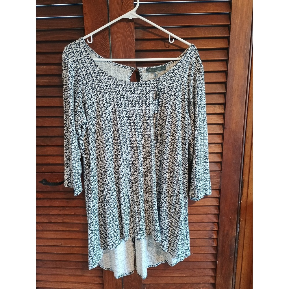 NWT Rose + Olive Casual Knit Top Women's Size 1X Black/White Scoop Neck Pullover